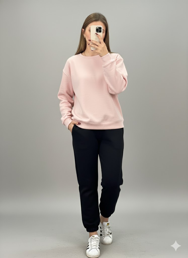 Farklı renkli eşoftman takımı